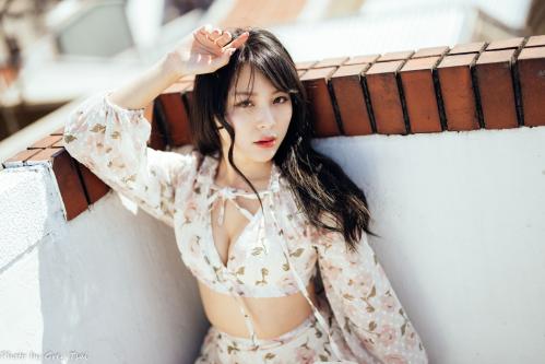 [Cosplay] Ashley – 天台连衣裙