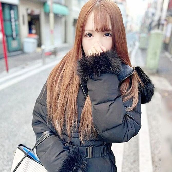 FC2-PPV-4633282 美容部員1年生のスレ【高清無碼】