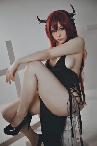 [Cosplay] 性感Coser三刀刀Miido – 史尔特尔