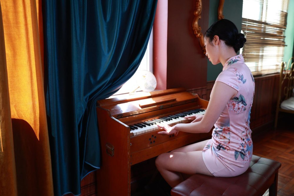 是一個五星級賓館的紅牌妓女 她皮膚白嫩、乳房嬌小[50P]