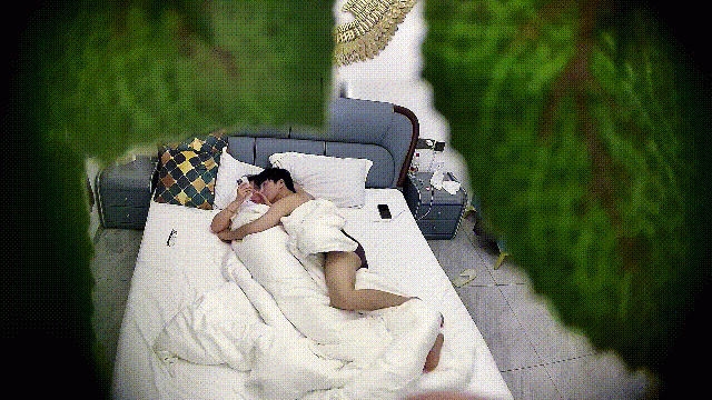 高清精品-新流出酒店偷拍年輕情侶周日約炮動作快姿勢帥，女人也歡快