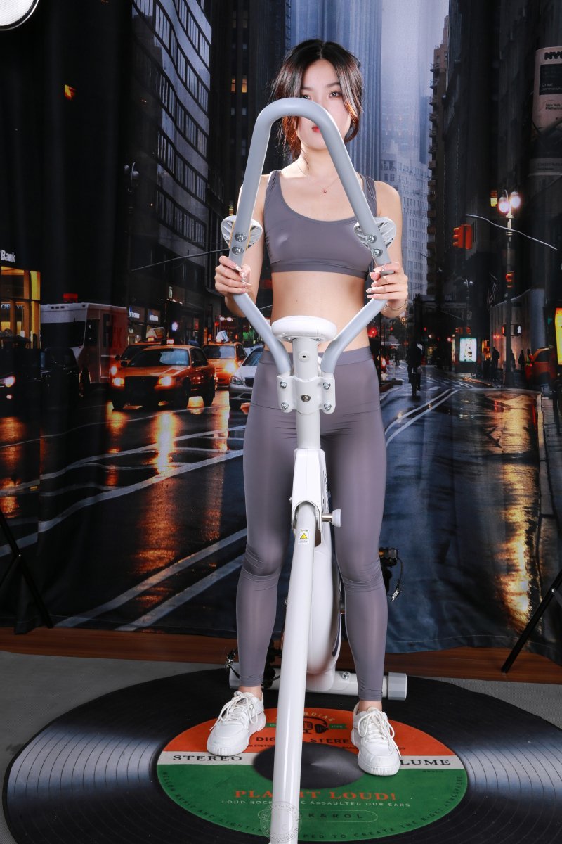 極品白嫩開檔瑜伽褲美妞[50P]