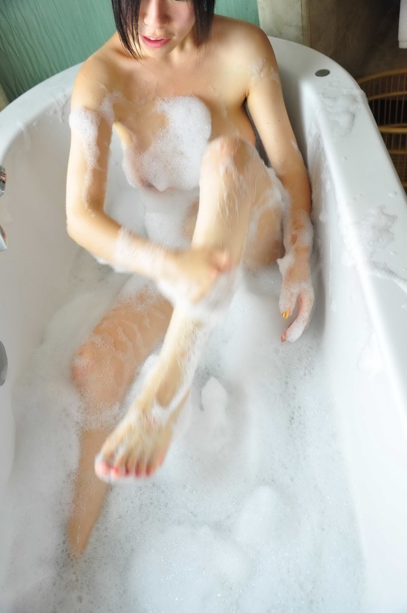 浴缸中洗澡的白嫩妹子[50P]