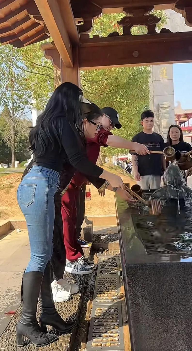 大屁股牛仔褲[23P]