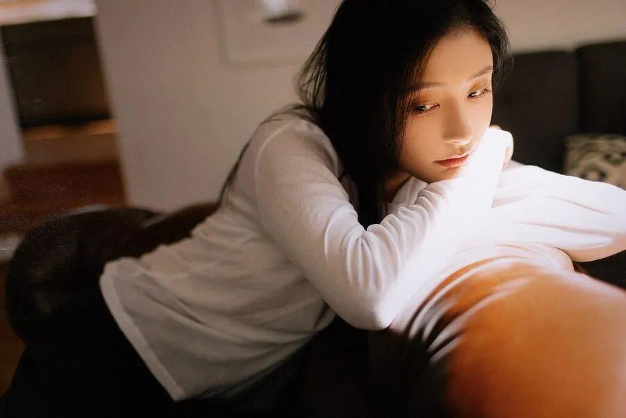 國產嫩模LJh，表情欲欲，身材牛牛[22P]