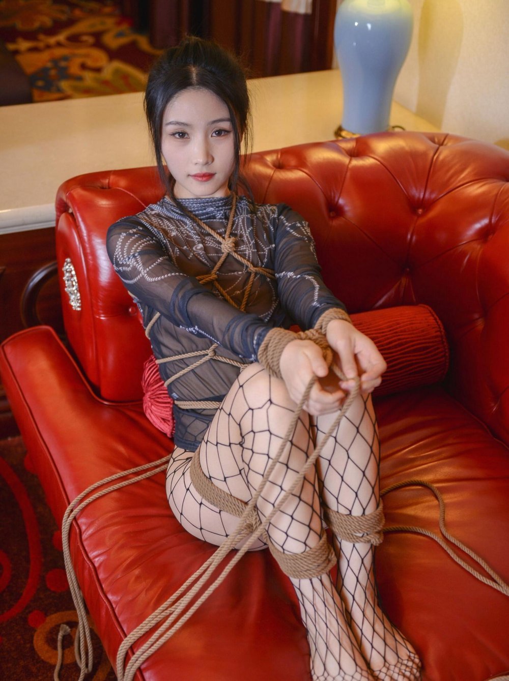 這麼純的妹子被綁住了你想不想幹點啥[30P]