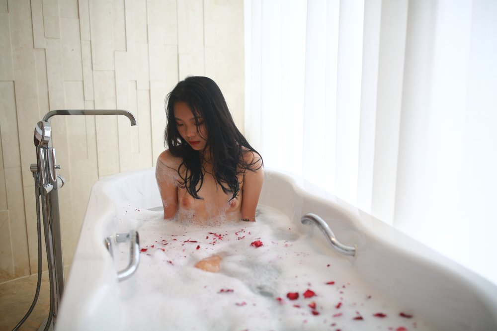 浴缸中的極品大屁股[56P]