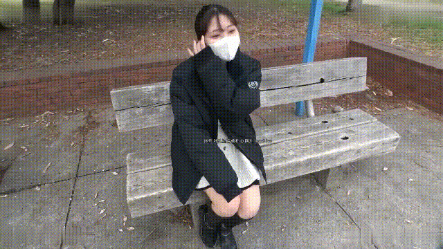 FC2-PPV-3231541 我在家鄉找到了一個女孩和她見面后，我們立即在車裡進行了口交。 曼庫帕，當我在麵包袋的縫隙中射精之後，我把精液射在了我的嘴裏