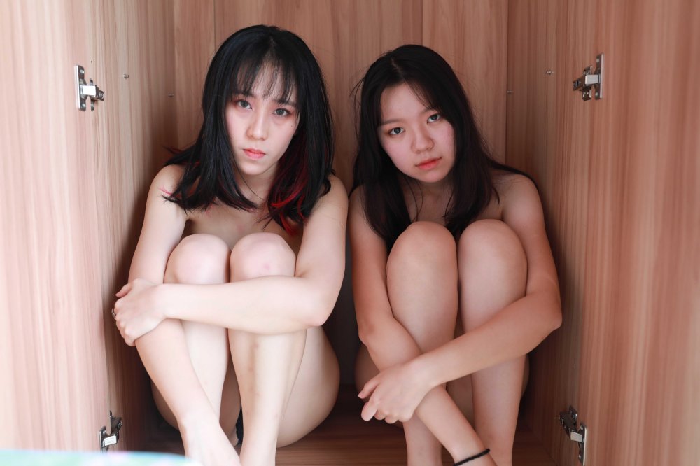 這兩個白嫩小妞你會怎麼選[66P]