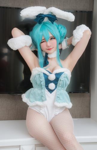 [Cosplay] Sally Dorasnow – Miku bunnygir