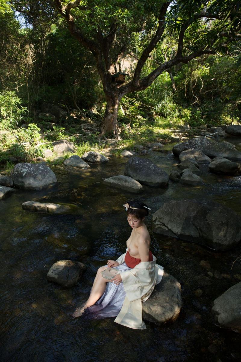 溪水邊的極品古裝白嫩妹子[39P]