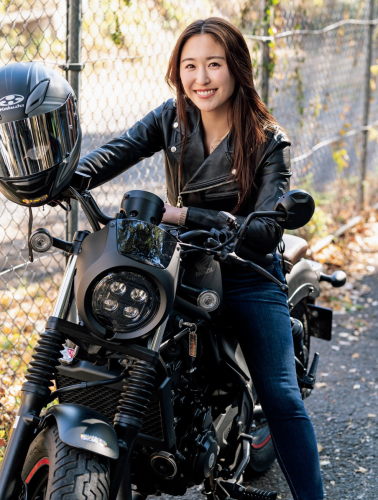 [Photobook] 三輪晴香「バイク女子の誘惑するカラダ」妄想デート撮（週刊SPA!2025年2月4日号）