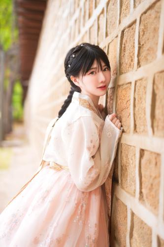 [Cosplay] Sally Dorasnow – New Year Hanbok