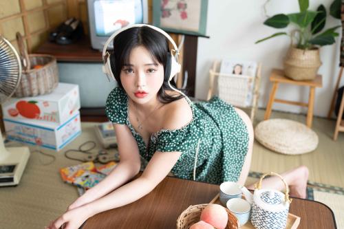 Leeae (이아이) – Hot Vacation