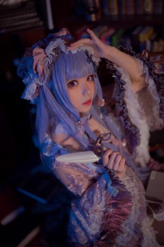 [Cosplay] Hana 花柒 – Patchouli Pajamas 帕秋莉睡衣