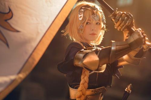 [Cosplay] Banbanko 半半子 – Joan of Arc 贞德·达尔克
