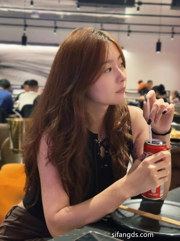 原檔洩密流出 明星顏值重慶美女孟瑤穿著黑絲和有錢男友賓館自拍性愛視頻