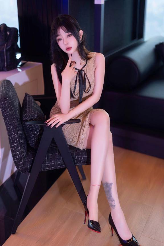 王雨純蕾絲包臀裙私房照[24P]