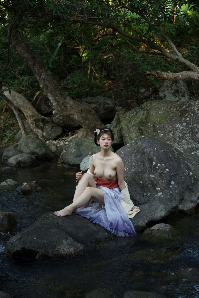 好想來場野戰啊 妹子太白嫩了[30P]