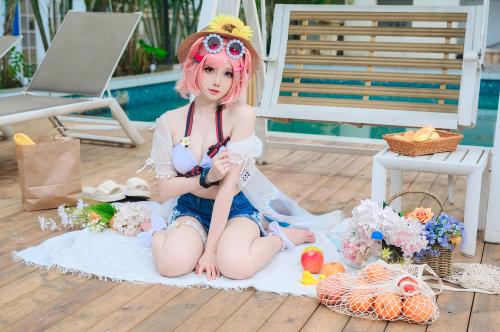 [Cosplay] 焖焖碳 – 明日方舟 澄闪泳装