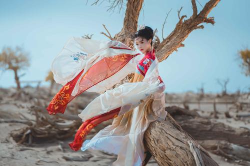 [Cosplay] 桜桃喵 – 惊鸿 [15P-375MB]