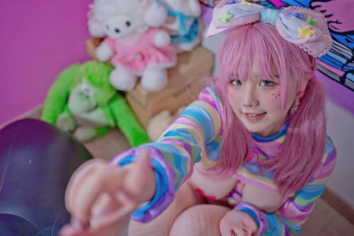 [Cosplay] 阿半今天很开心 – 粉色双马尾