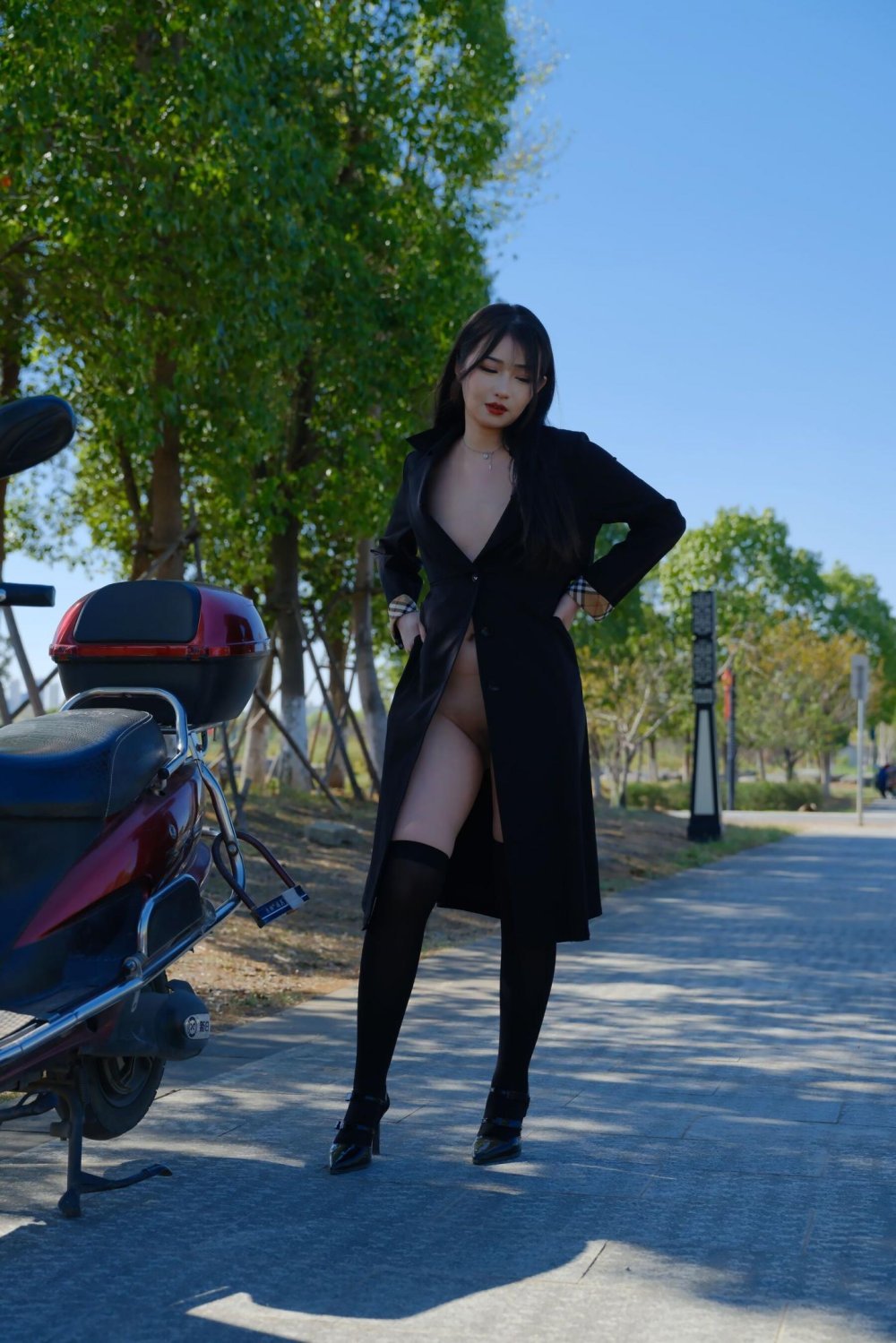 愛外露的極品黑絲白虎少婦[58P]