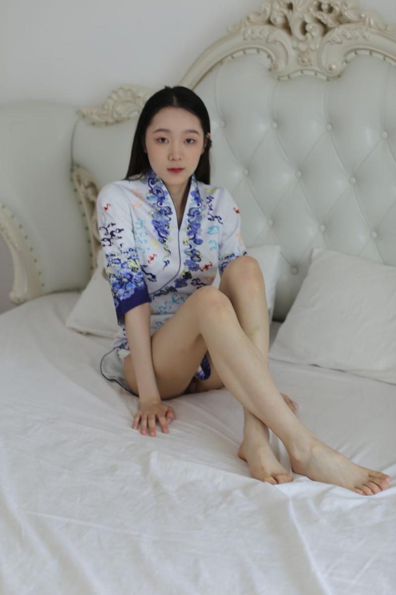 清純白嫩長腿妹子的極品誘惑[30P]