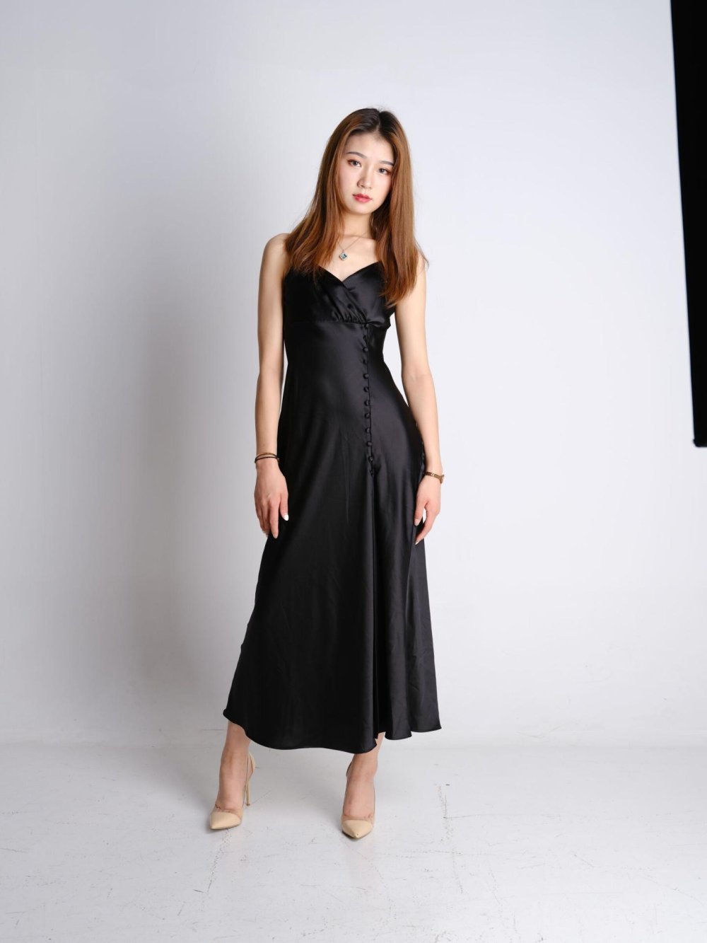 黑裙修身白嫩美妞[26P]