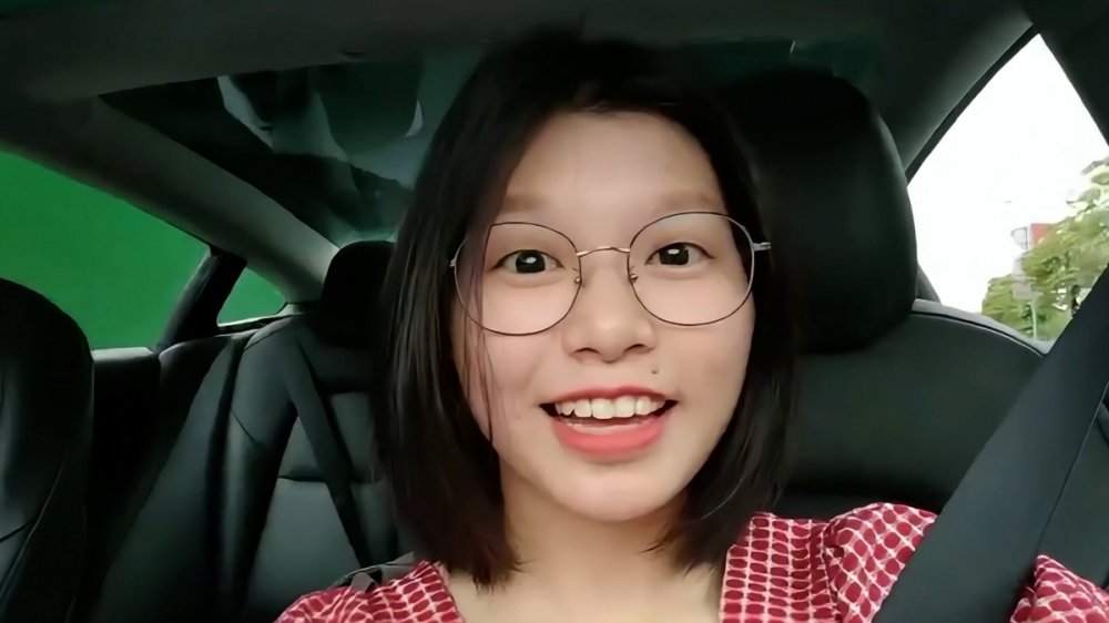 ⚫️ 【雲盤破解露臉洩密】，極度反差眼鏡女大生性愛視圖流出，表裡不一小母狗被精液爆射一臉（3V）[MP4/626MB]