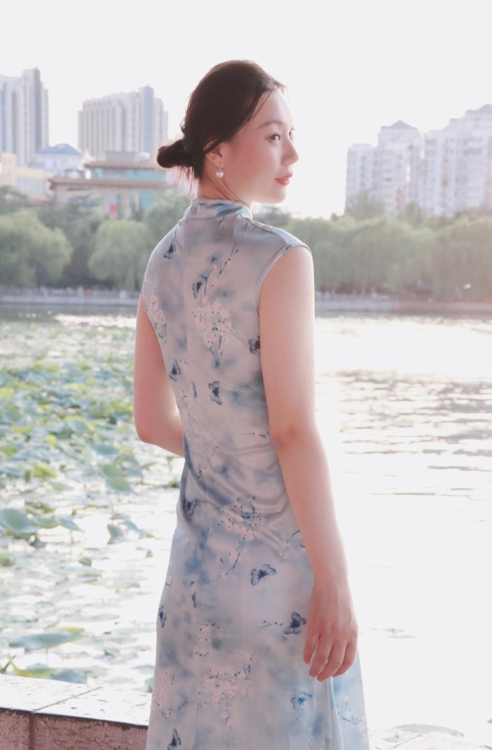 東方素女人妻的旗袍裝 [25P]