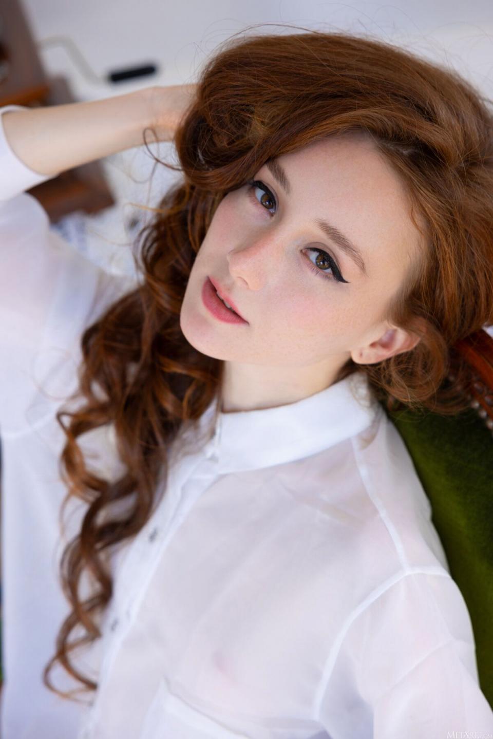 擁有性感紅髮的愛麗絲·米多[26P]