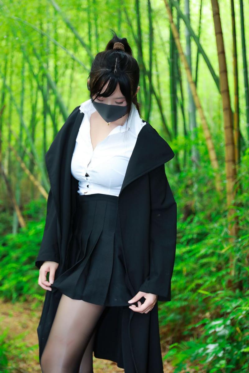 極品野外油亮絲襪妹子[30P]