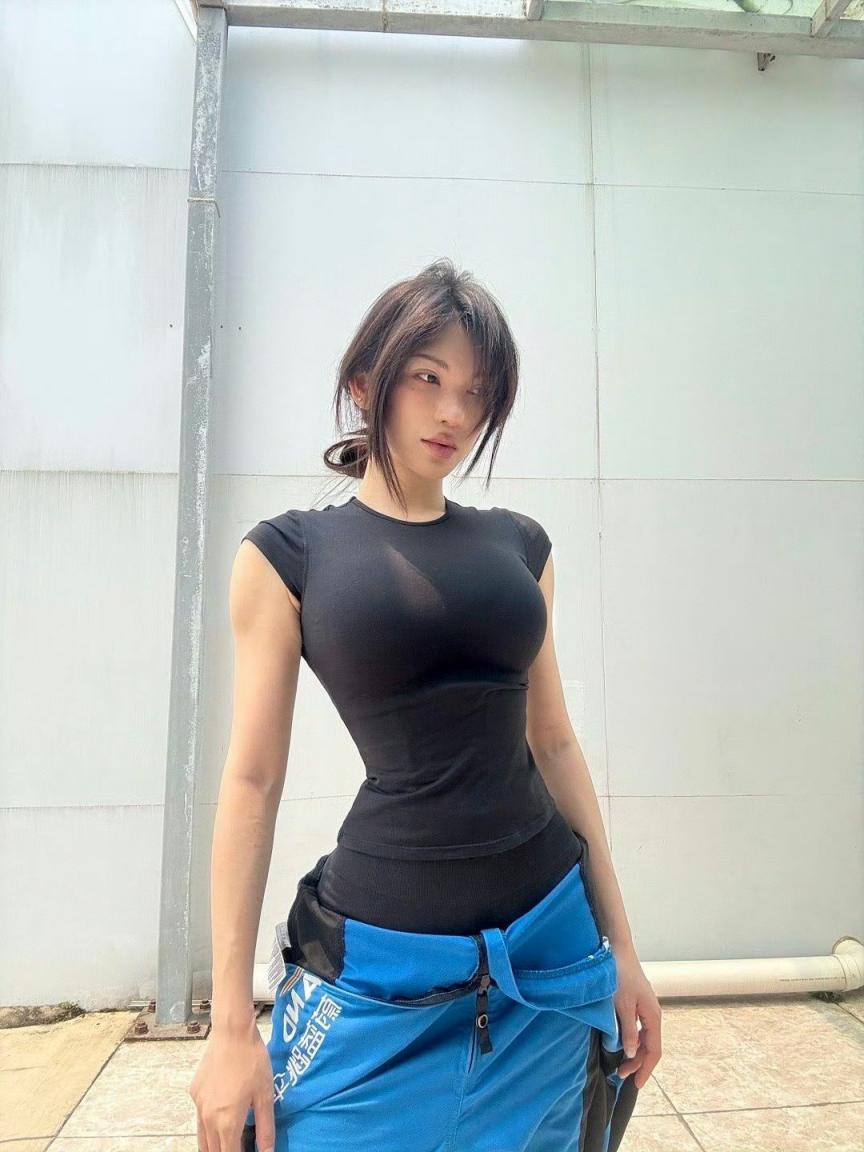 擦邊網紅騷雞夏藍[20P]