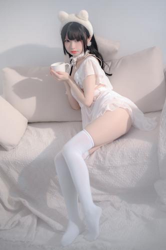 [Cosplay] Zhenzhu 十万珍吱伏特 – Nightgown 睡裙