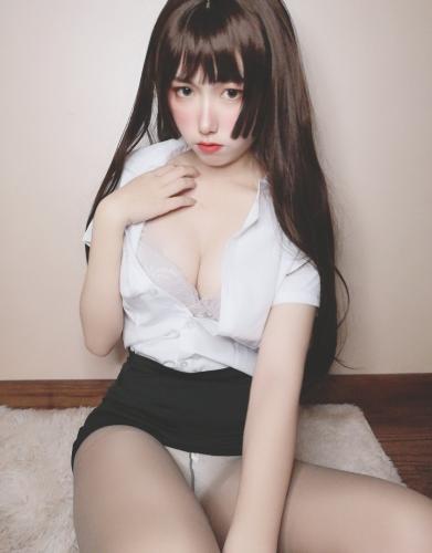 [Cosplay] Yuko Imoen 芋圆侑子 – Drunk Secretary 醉酒小秘书