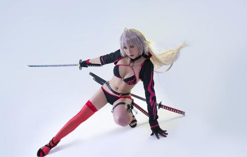 [Cosplay] KiKi 蓝小沂 – Love is Only for the Loveless 愛もてかれるは恋無きなり