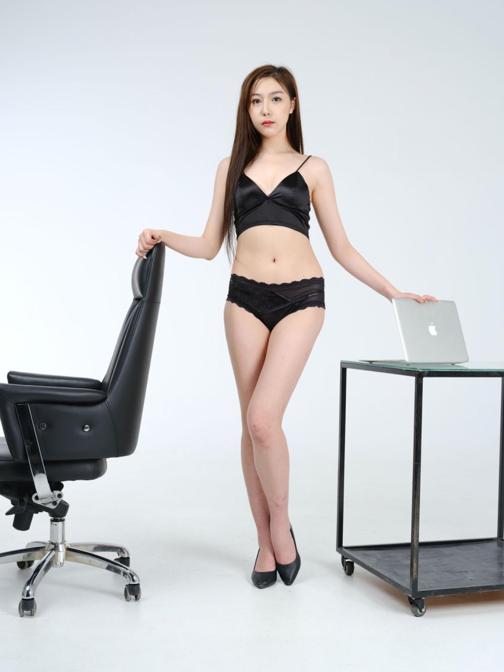 黑色內衣極品少婦[28P]