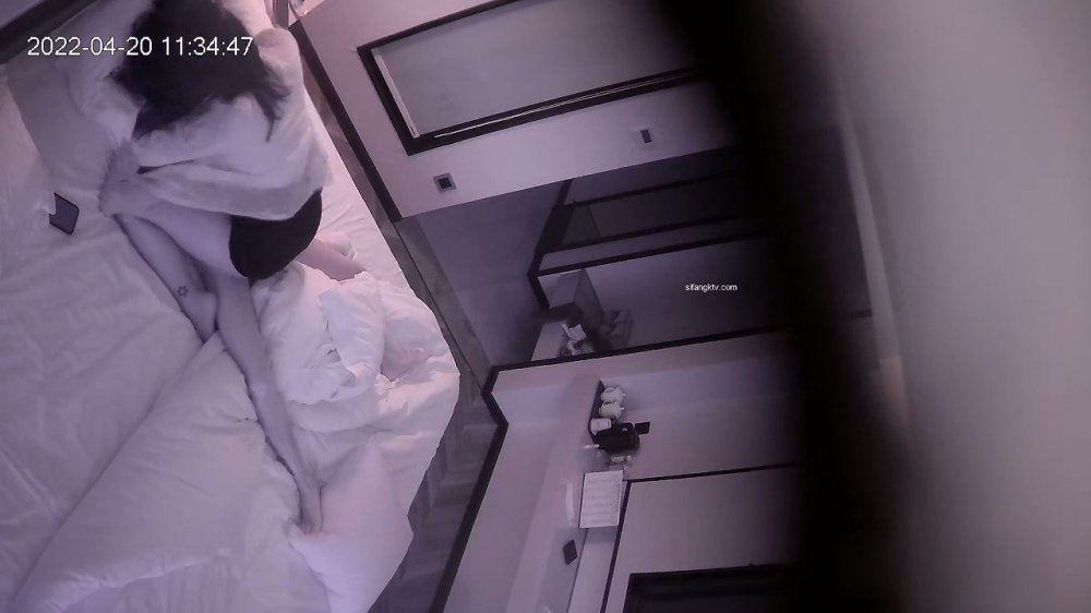 新流出酒店偷拍系列 極品少女白領制服誘惑被排骨男炮友爆操三次