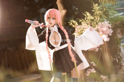 [Cosplay] Lin Zi Lin 凛子酱 – Mitsuri Kanroji 甘露寺蜜璃