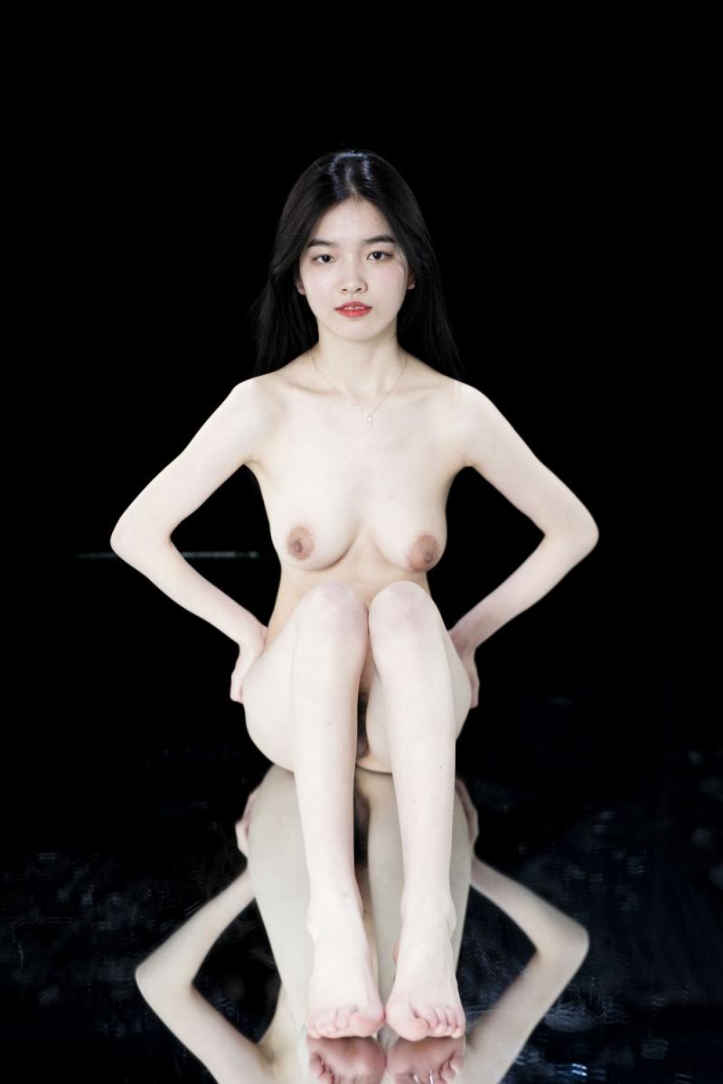 白皙的妹子奶子挺不錯啊[28P]