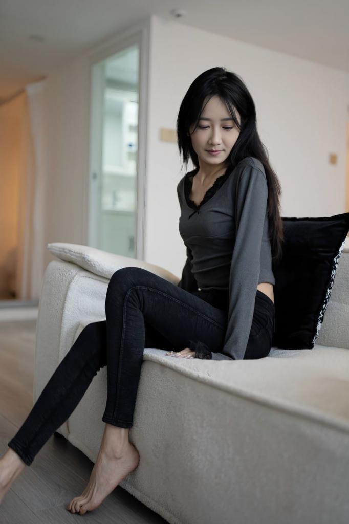 對著骨感的模特，色影師只好把焦點放在毛穴上[27P]