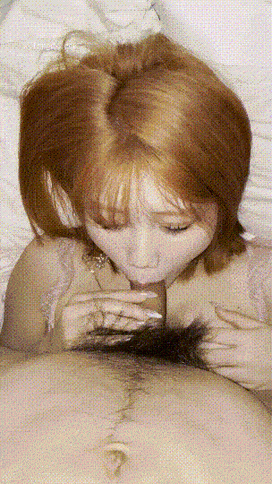 重慶純欲女大學生性愛流出生活照女神級脫光秒變母狗口交啪啪內射將反差展示的淋漓盡致