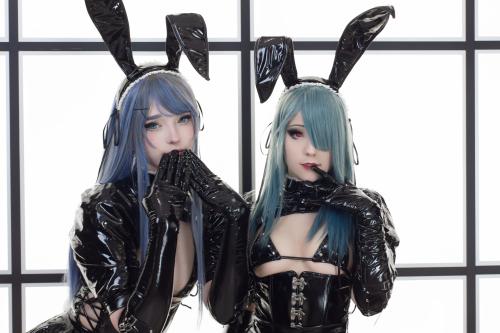 [Cosplay] Candy Ball – Latex Bunny Twins