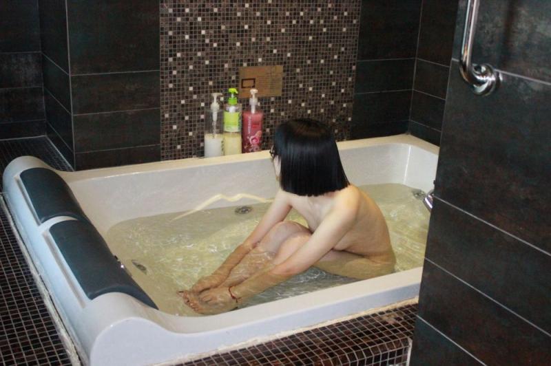 妹子挺鮮嫩陰毛挺濃郁[28P]