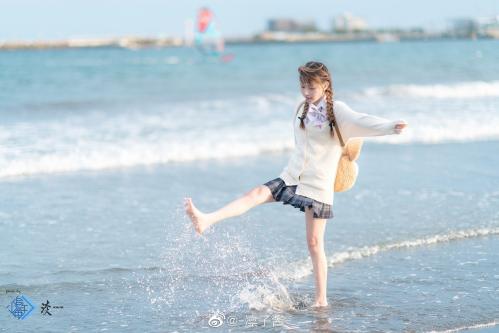 [Cosplay] Lin Zi Lin 凛子酱 – Photoshoot Beach 写真 海边