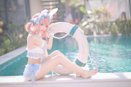 [Cosplay] Hana 花柒 – Summer Sweetheart Swimsuit 夏日甜芯泳装写真