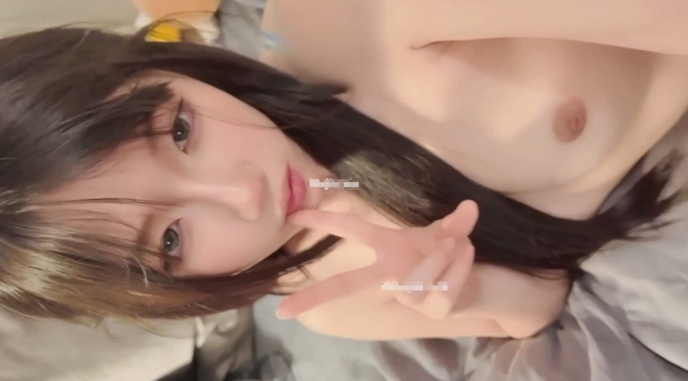 電報付費頻道流出大神啪啪，【 超美清純女神】，完美露臉，小美女鮑魚粉嫩，被幹得冒白漿！