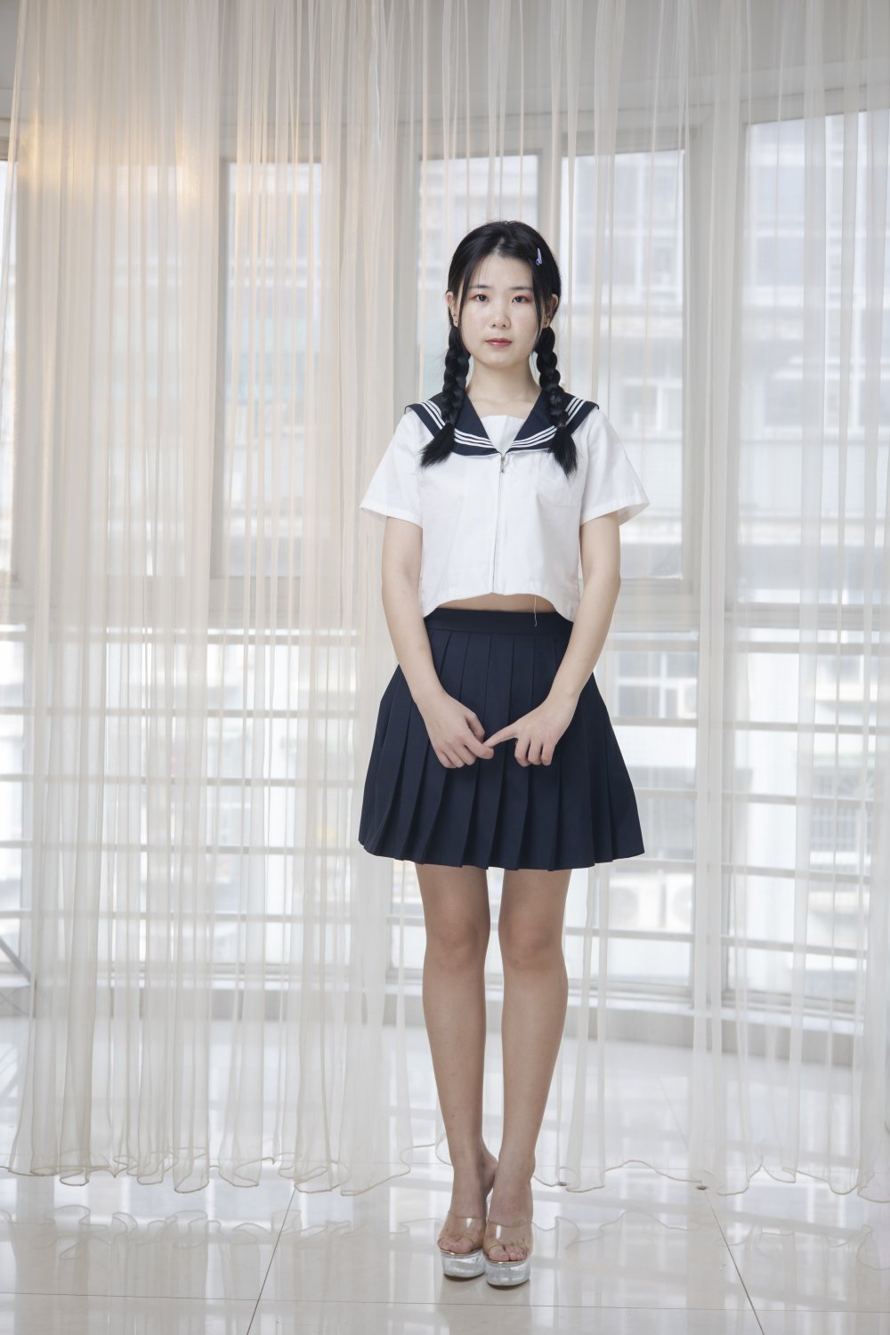 挺純的圓臉JK小妞[25P]