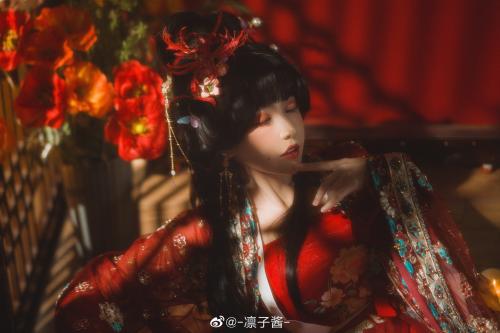 [Cosplay] Lin Zi Lin 凛子酱 – Silky Costume 抚绸衣庄